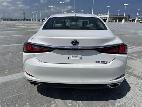 New 2025 Lexus ES 350 w/ Premium Package image 24