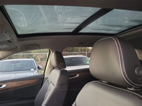 New 2026 Volkswagen Atlas SE image 8