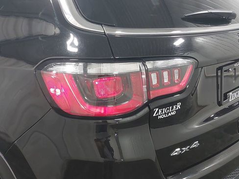 Used 2025 Jeep Compass Latitude image 33