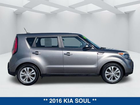 Used 2016 Kia Soul + image 3