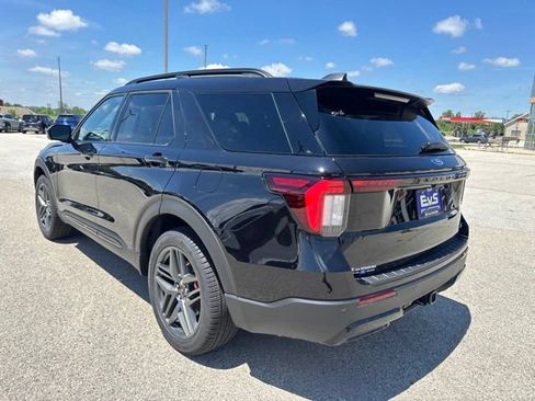 New 2026 Ford Explorer ST-Line w/ ST-Line Street Pack AWD/4WD image 5