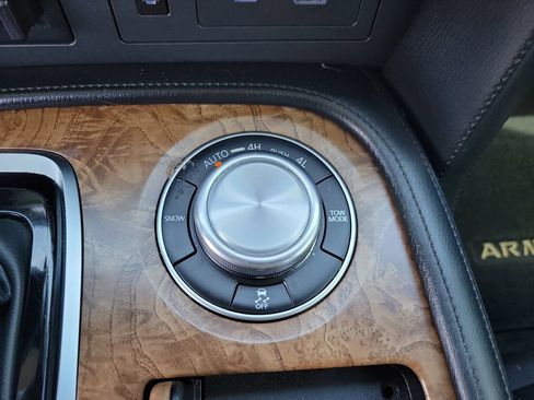 Used 2021 Nissan Armada SL w/ Captain's Chairs Package AWD/4WD image 38