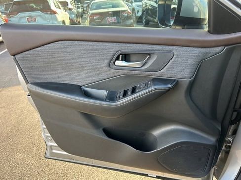 Used 2023 Nissan Rogue SV image 27