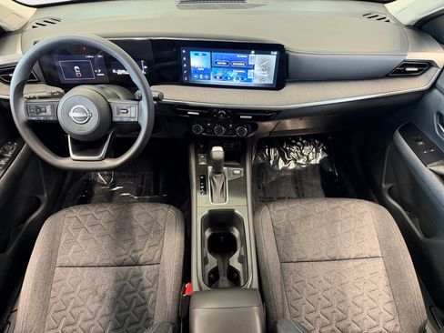 Used 2025 Nissan Kicks SV FWD image 3
