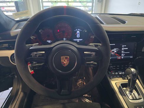 Used 2018 Porsche 911 GT3 RWD image 20