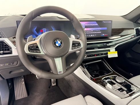New 2026 BMW X5 xDrive40i w/ M Sport Package AWD/4WD image 4
