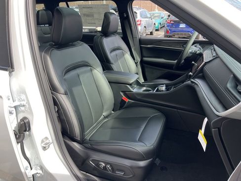 New 2026 Jeep Grand Cherokee L Limited w/ Limited Altitude Package AWD/4WD image 24