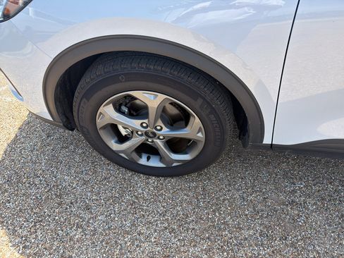 Used 2025 Ford Escape ST-Line FWD image 16