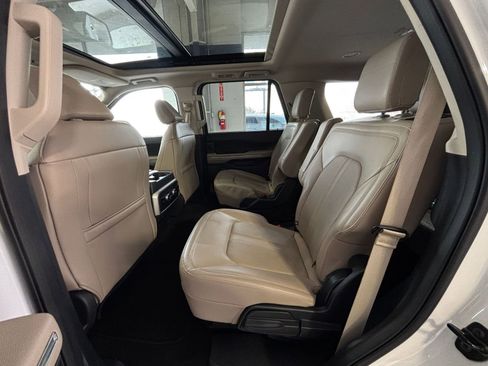 Used 2024 Ford Expedition Limited image 30