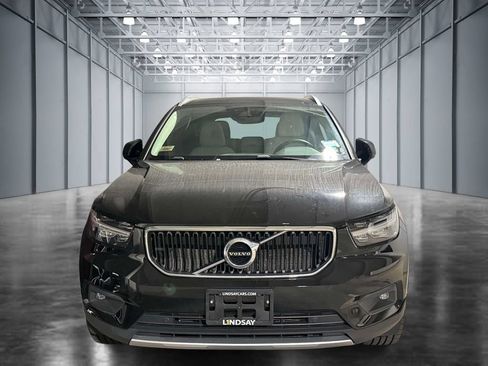 Used 2021 Volvo XC40 T5 Momentum w/ Premium Package AWD/4WD image 2