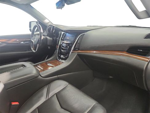 Used 2019 Cadillac Escalade Luxury image 26