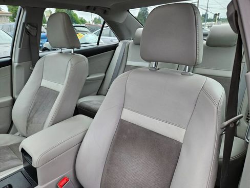 Used 2013 Toyota Camry XLE w/ Leather Pkg FWD image 16