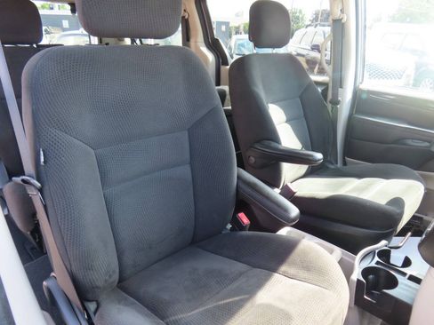 Used 2016 Dodge Grand Caravan SXT w/ Quick Order Package 29G SXT FWD image 39