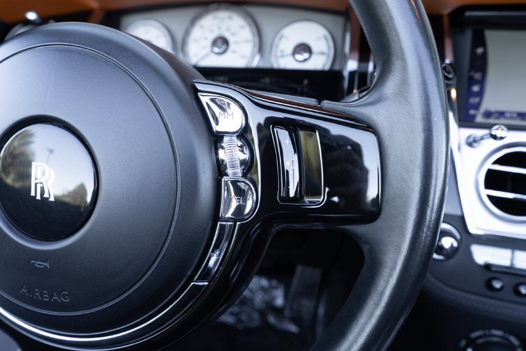 Used 2018 Rolls-Royce Dawn RWD image 28