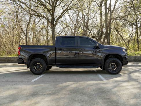 Used 2024 Chevrolet Silverado 1500 ZR2 w/ Technology Package AWD/4WD image 9