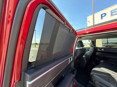 Used 2025 Hyundai Santa Fe Limited AWD/4WD image 14