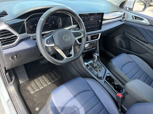 Certified 2025 Volkswagen Taos SEL AWD/4WD image 8