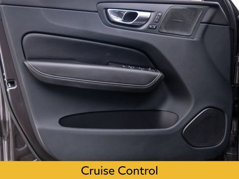 Used 2023 Volvo XC60 T8 Ultimate image 12