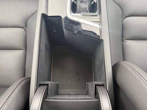 Used 2025 Volvo XC60 B5 Plus image 27