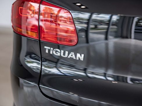 Used 2017 Volkswagen Tiguan S AWD/4WD image 15