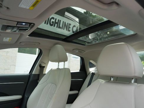Used 2023 Hyundai Sonata Limited w/ Preferred Accessory Package FWD image 3