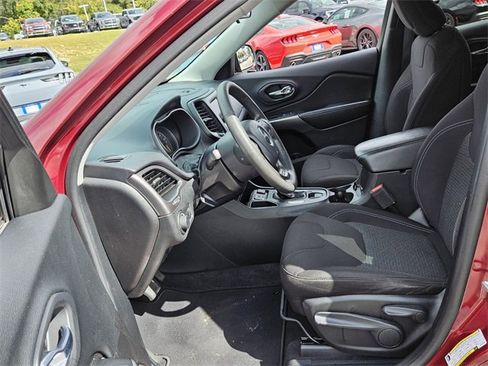 Used 2020 Jeep Cherokee Latitude image 12