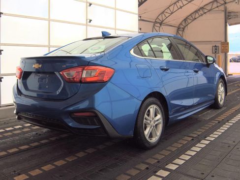 Used 2017 Chevrolet Cruze LT w/ Sun And Sound Package image 5