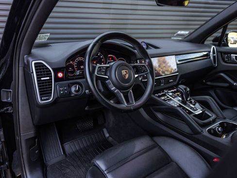 Certified 2023 Porsche Cayenne image 4