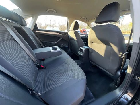 Used 2016 Volkswagen Passat 1.8T S FWD image 10