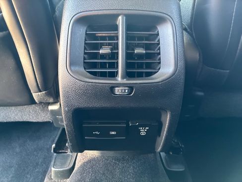 Used 2019 Jeep Cherokee Limited AWD/4WD image 18