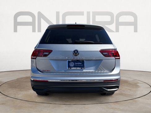 Certified 2022 Volkswagen Tiguan SE image 9