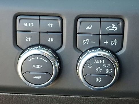 Used 2024 GMC Sierra 2500 AT4 w/ AT4 Preferred Package image 24