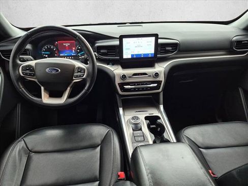 Used 2021 Ford Explorer XLT w/ Equipment Group 202A AWD/4WD image 15