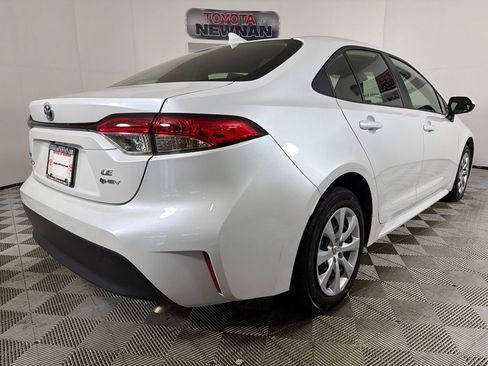 Used 2025 Toyota Corolla LE image 3