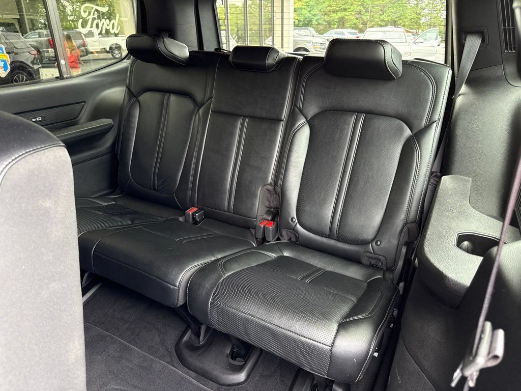 Used 2024 Jeep Wagoneer Series II w/ Flexible Seating Group RWD image 27