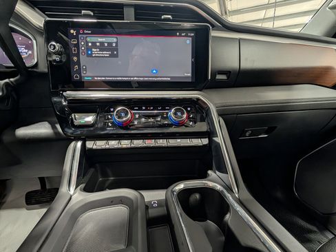 Used 2026 GMC Sierra 3500 Denali w/ Denali Reserve Package image 24