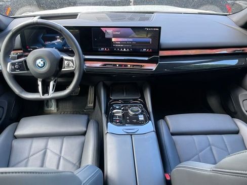 Certified 2025 BMW i5 xDrive40 w/ M Sport Package AWD/4WD image 11
