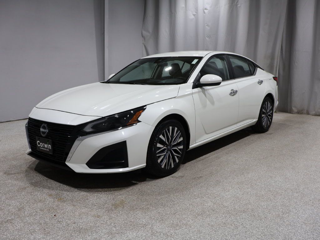Used 2023 Nissan Altima 2.5 SV FWD image 5