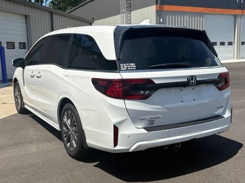 Used 2026 Honda Odyssey Touring image 3