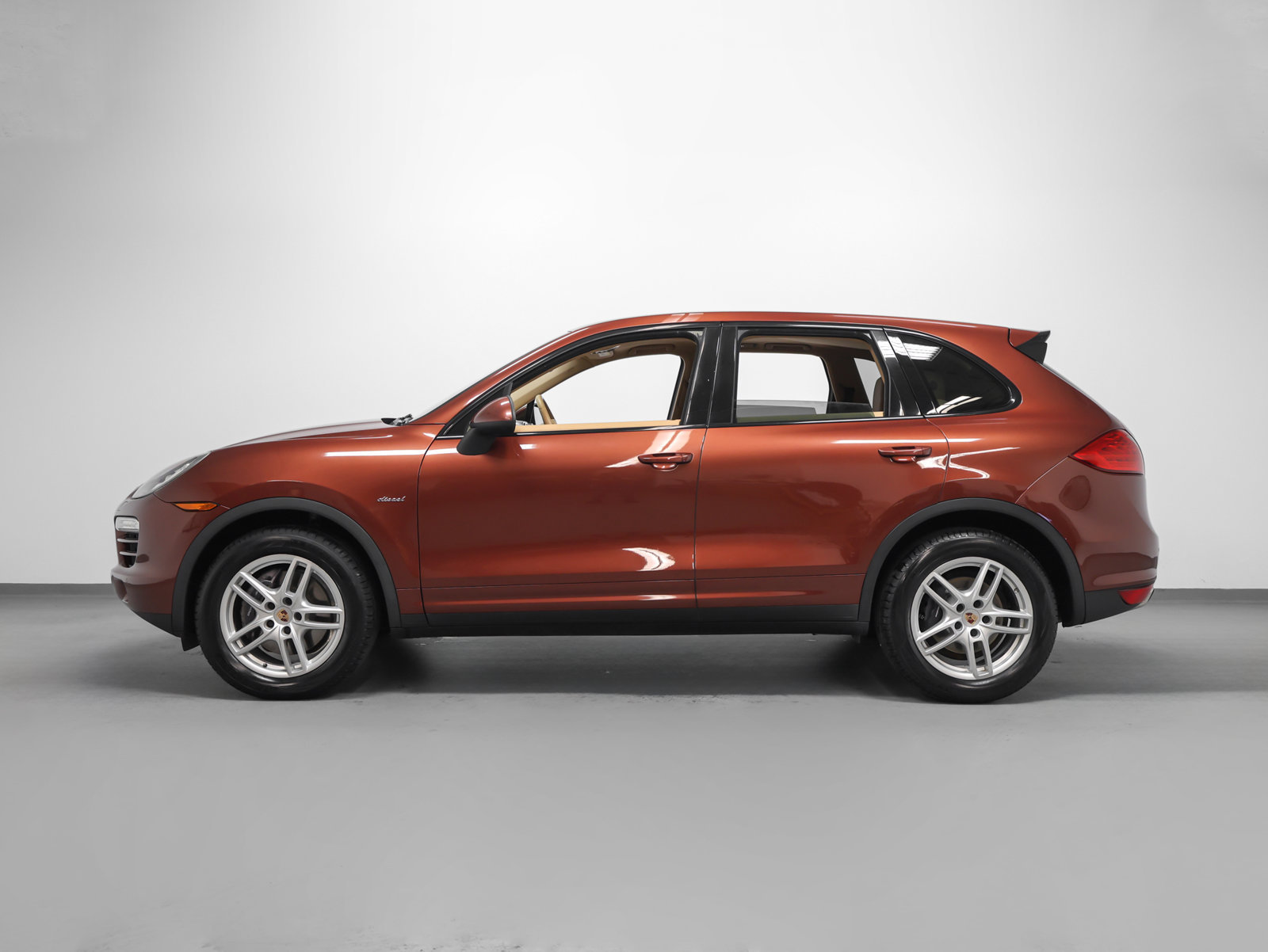 Used 2013 Porsche Cayenne Diesel AWD/4WD image 2