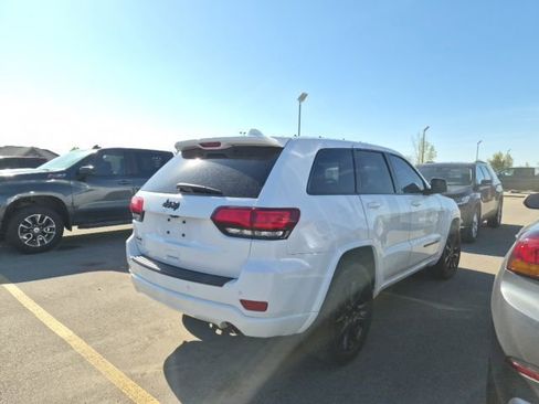 Used 2018 Jeep Grand Cherokee Altitude AWD/4WD image 5