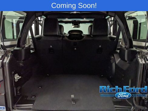 Used 2025 Jeep Wrangler Unlimited Rubicon AWD/4WD image 17