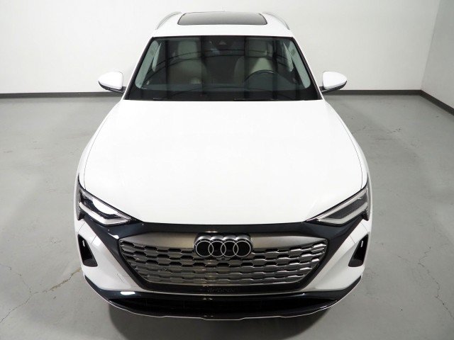 Used 2024 Audi Q8 e-tron Premium Plus w/ Premium Plus Package AWD/4WD image 11