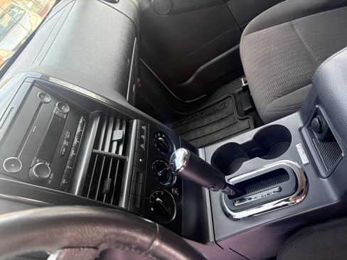 Used 2010 Ford Explorer XLT image 23