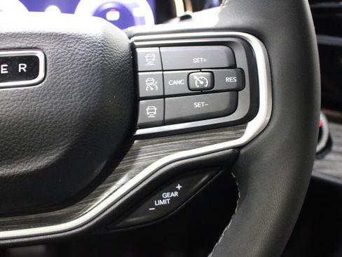 Used 2022 Jeep Wagoneer Series III AWD/4WD image 13