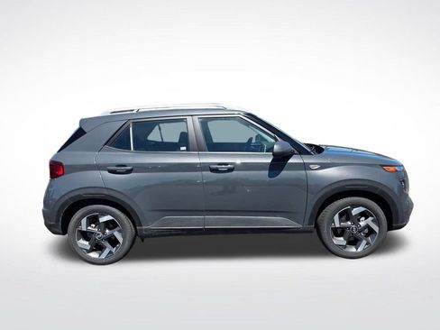 Used 2026 Hyundai Venue SEL FWD image 2