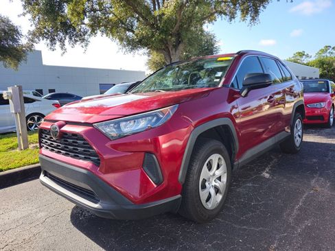 Used 2020 Toyota RAV4 LE FWD image 8