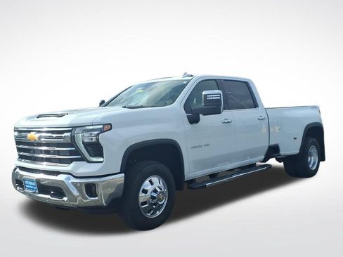 New 2026 Chevrolet Silverado 3500 LTZ w/ LTZ Convenience Package AWD/4WD image 8