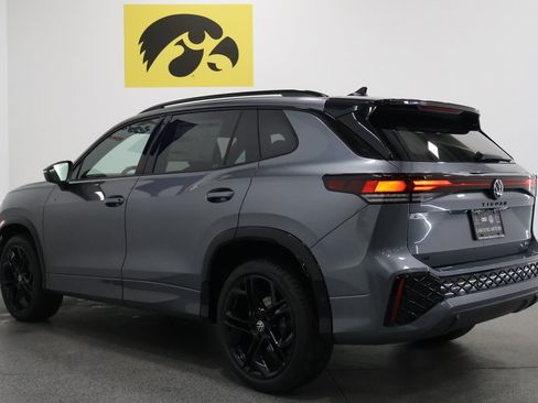 New 2026 Volkswagen Tiguan SE R-Line image 9