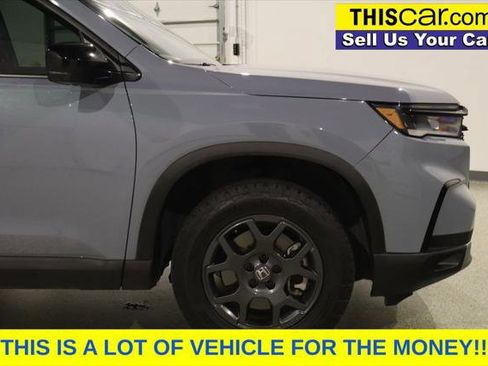 Used 2025 Honda Pilot TrailSport image 10
